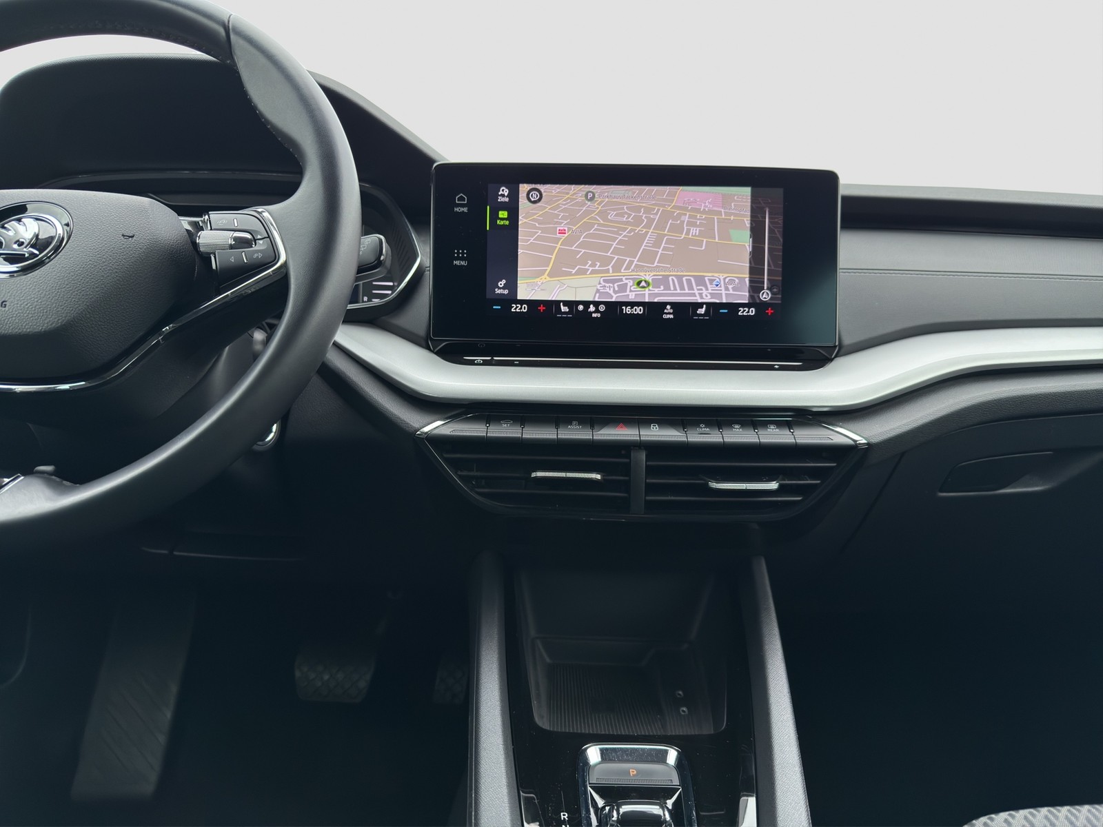 Skoda Octavia Combi 2.0 CLEVER AHK LM18 NAVICOLUMBUS