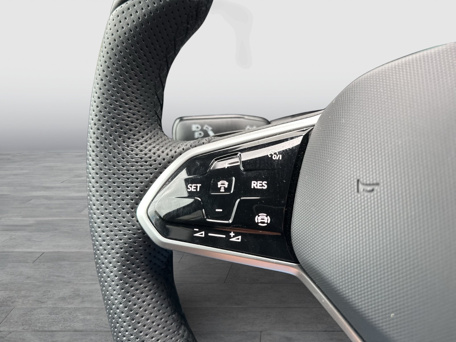 Volkswagen Golf 1.5 R-Line CARPLAY SITZHZ. AHK KAMERA ALU18