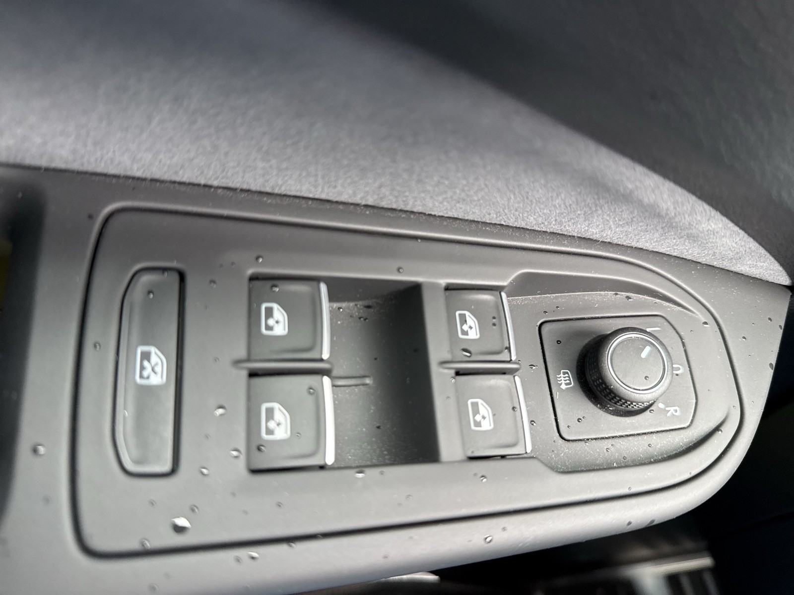 Volkswagen Golf 1.5 R-Line CARPLAY SITZHZ. AHK KAMERA ALU18