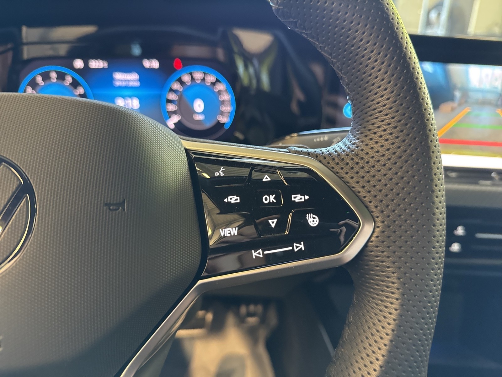 Volkswagen Golf 1.5 R-Line CARPLAY SITZHZ. AHK KAMERA ALU18