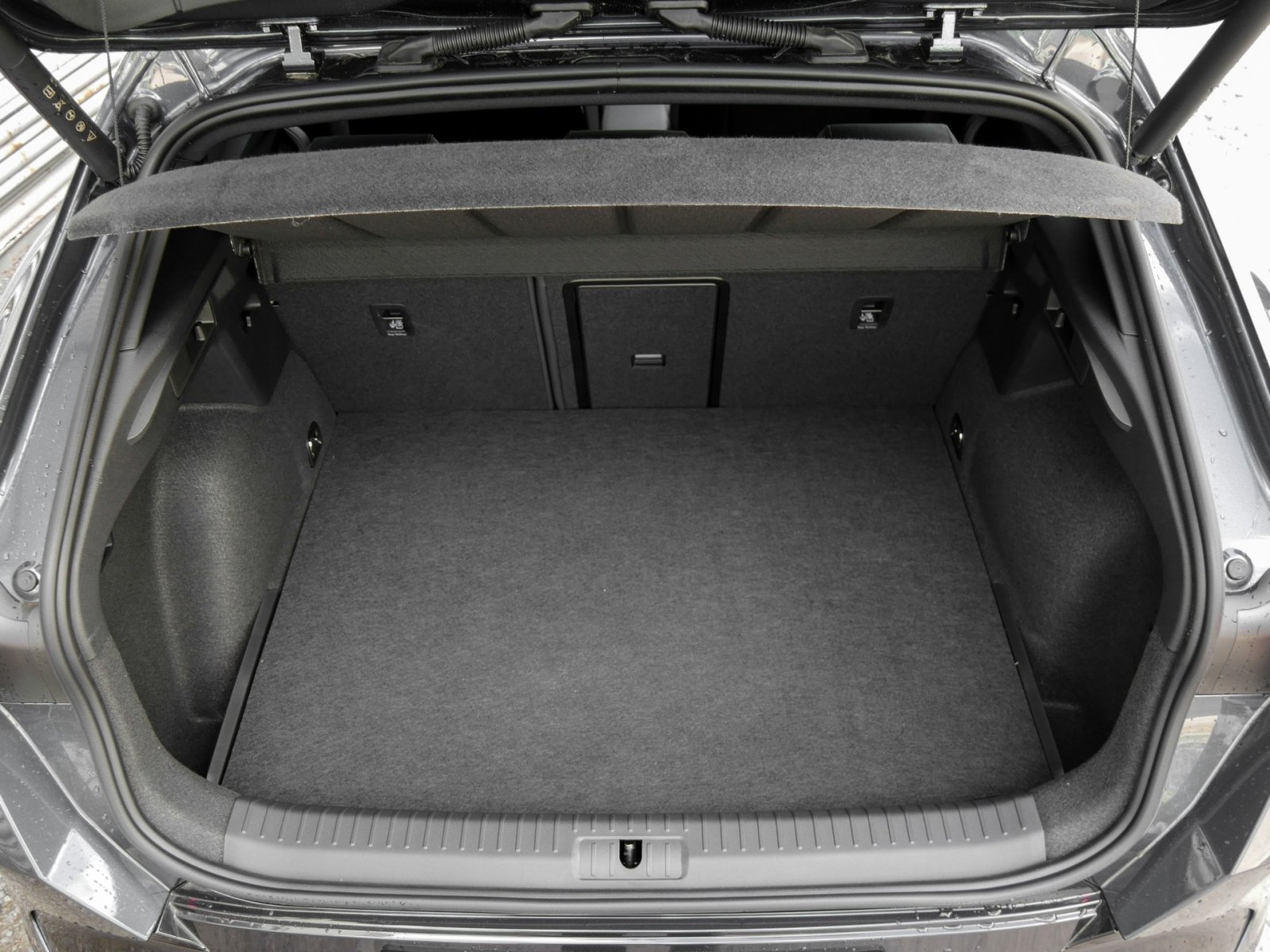 Cupra Formentor 1.5 HYBRID DSG AHK 360CAM NAV ACC 19LM