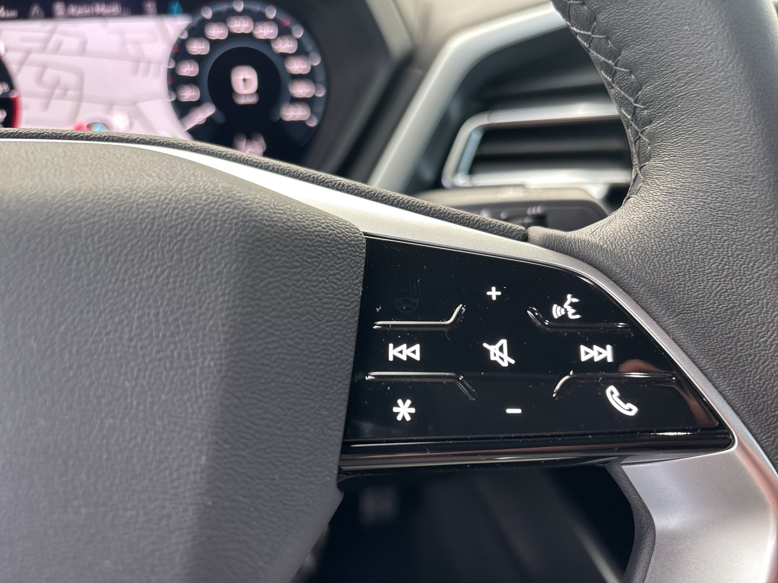 Audi Q4 e-tron Sportback 45 advanced BLACKPAK AHK 20Z