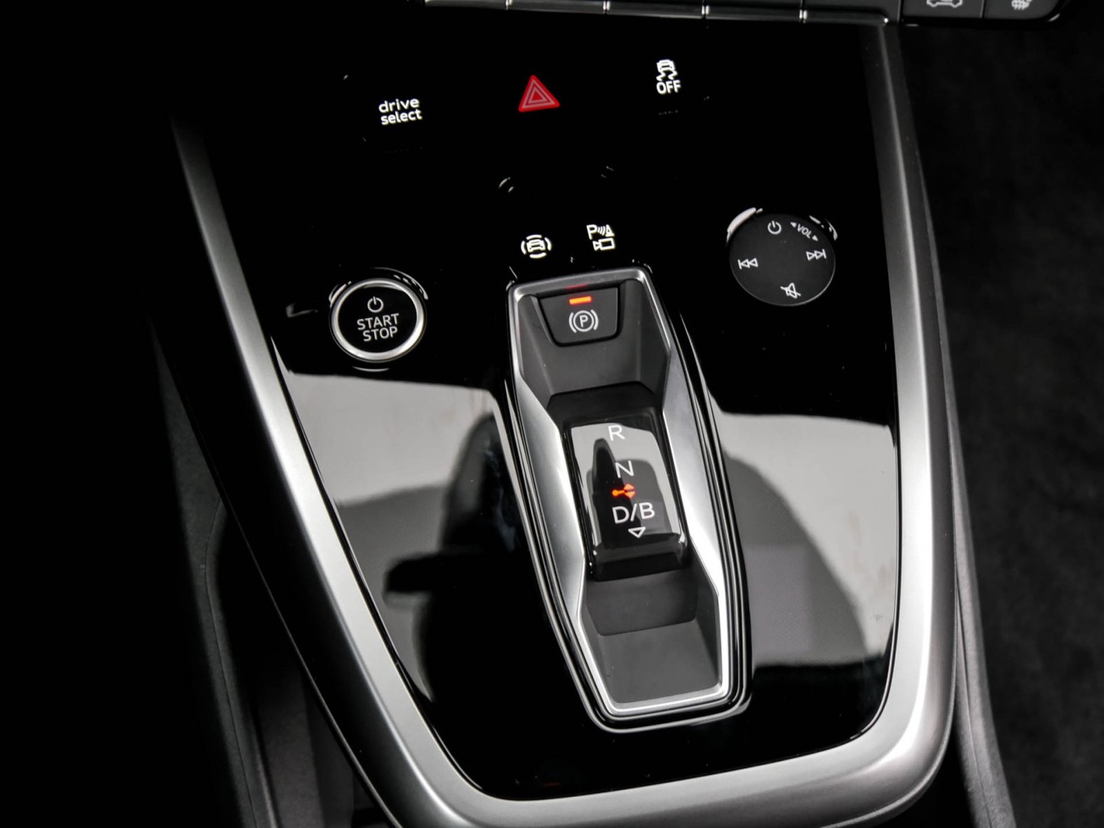 Audi Q4 e-tron 55 quattro S LINE BLACKPAK 360CAM LM21