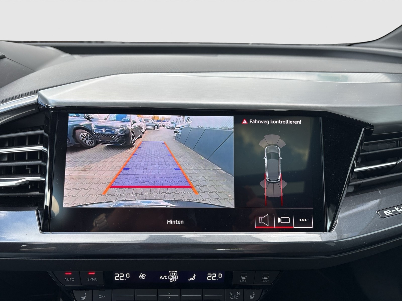 Audi Q4 e-tron 45 quattro S LINE PANO CAM ACC LM19