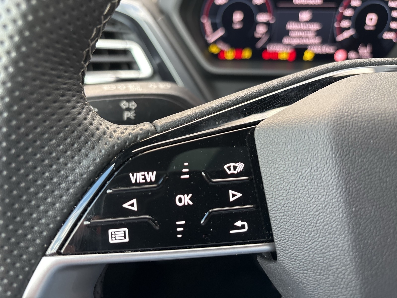 Audi Q4 e-tron 45 quattro S LINE PANO CAM ACC LM19