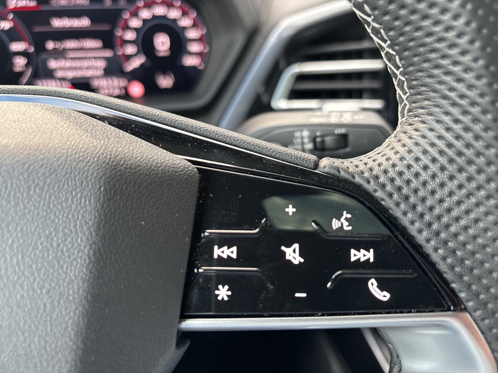Audi Q4 e-tron 45 quattro S LINE PANO CAM ACC LM19