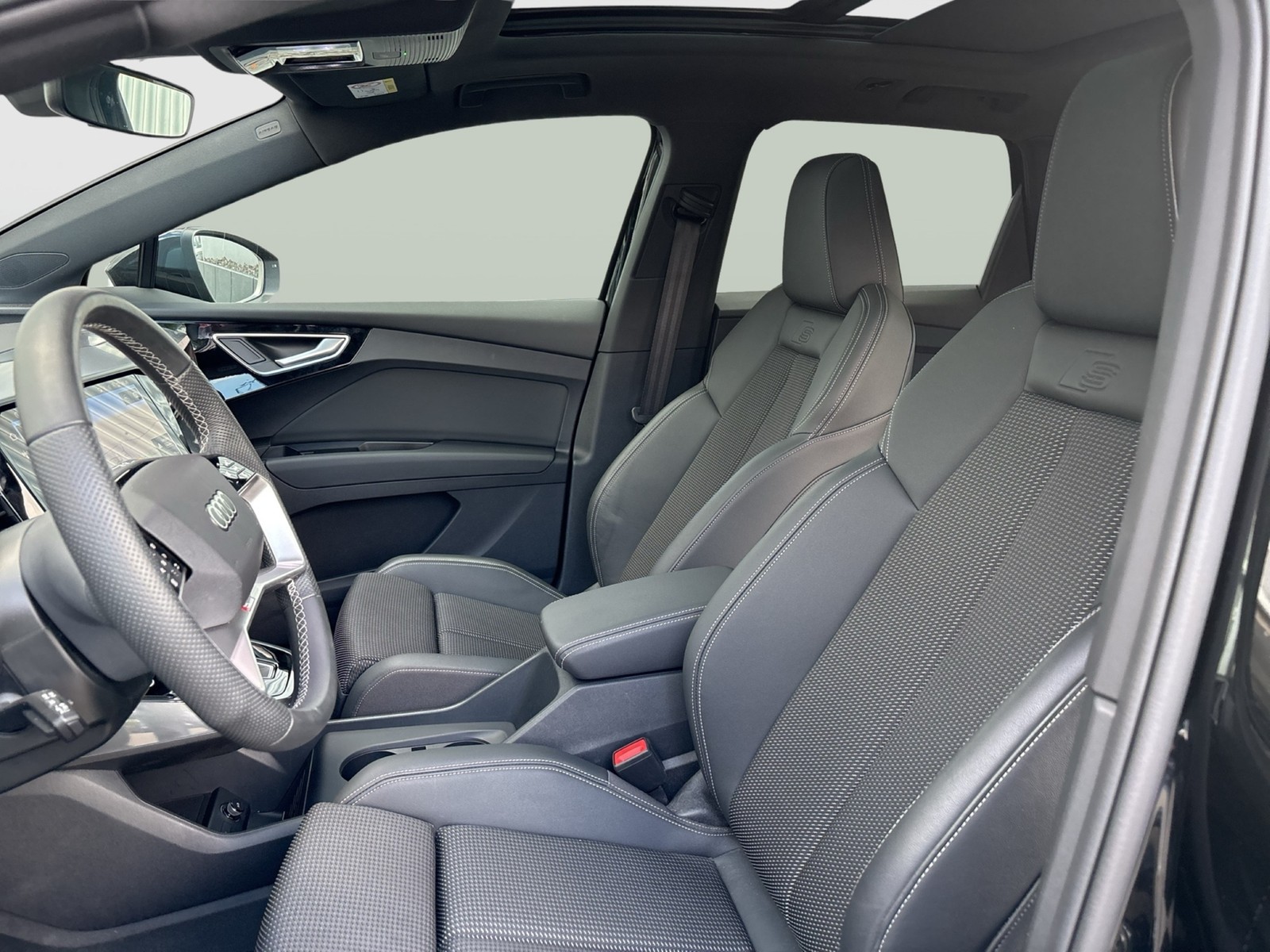 Audi Q4 e-tron 45 quattro S LINE PANO CAM ACC LM19