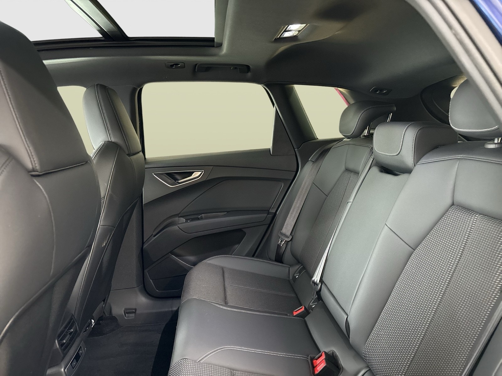 Audi Q4 e-tron 45 quattro S LINE PANO CAM ACC LM19
