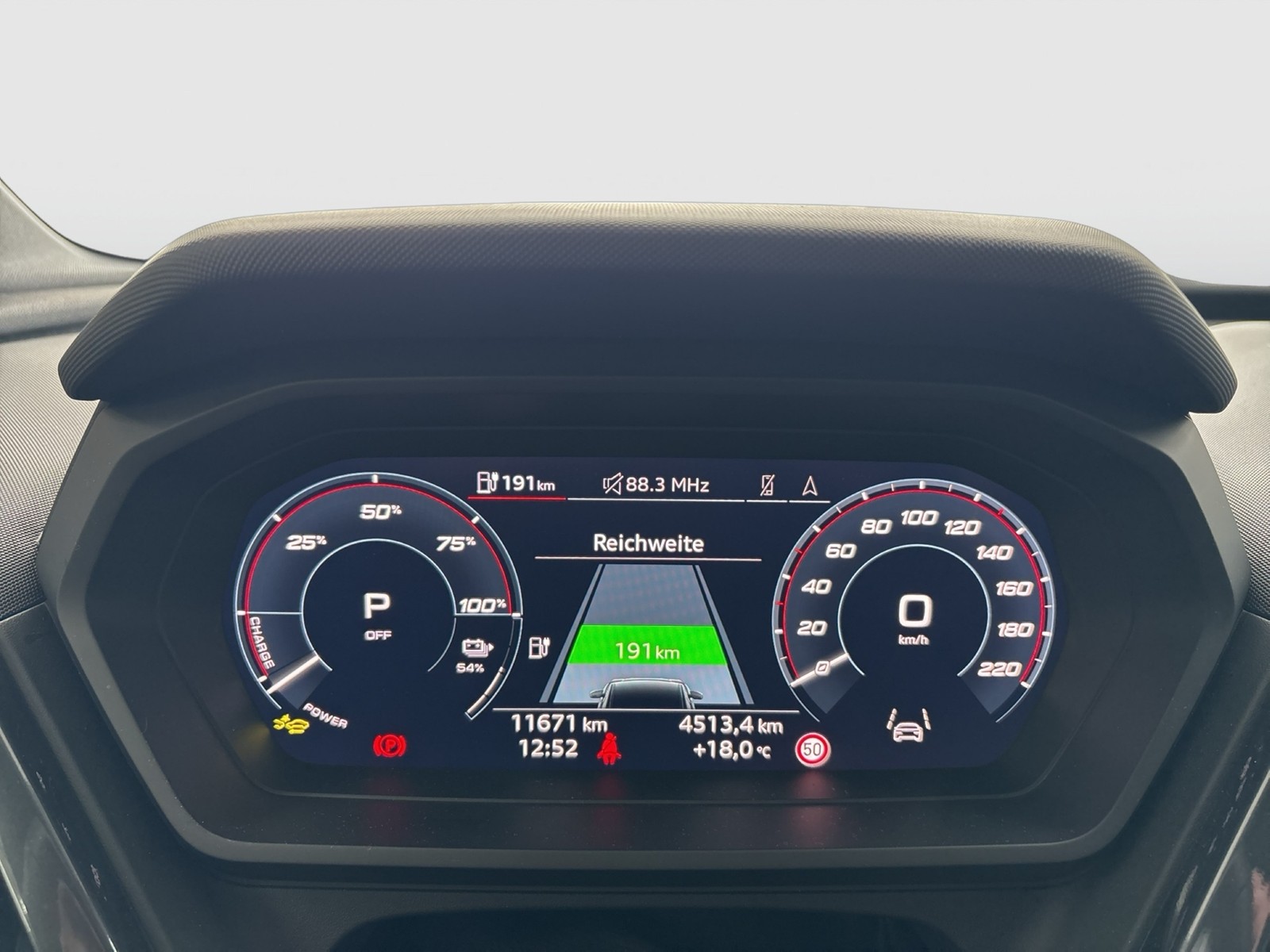 Audi Q4 e-tron 45 quattro S LINE PANO CAM ACC LM19