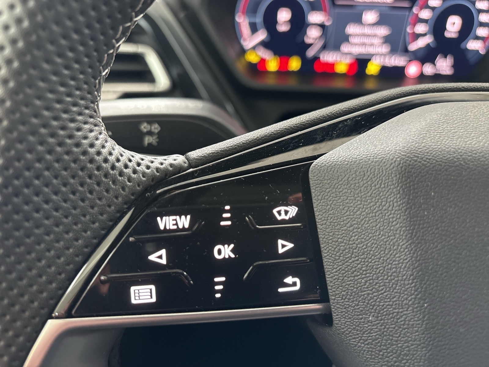 Audi Q4 e-tron 45 quattro S LINE PANO CAM ACC LM19