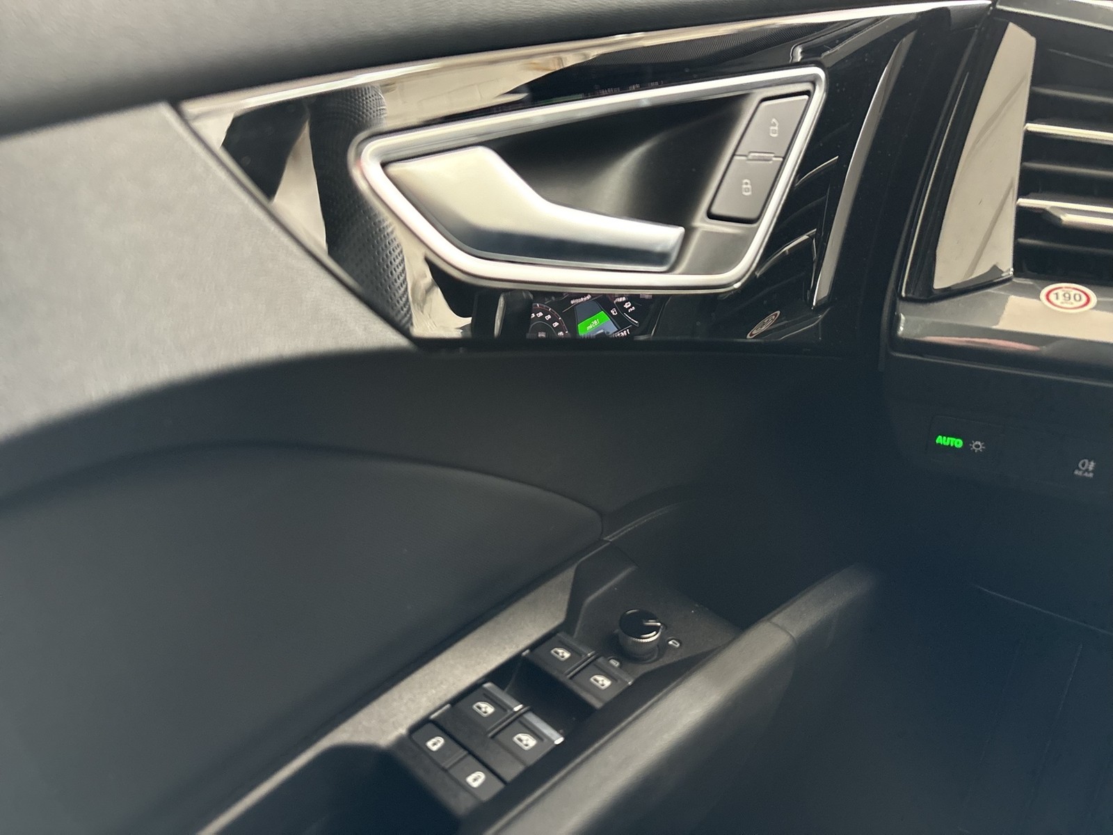 Audi Q4 e-tron 45 quattro S LINE PANO CAM ACC LM19