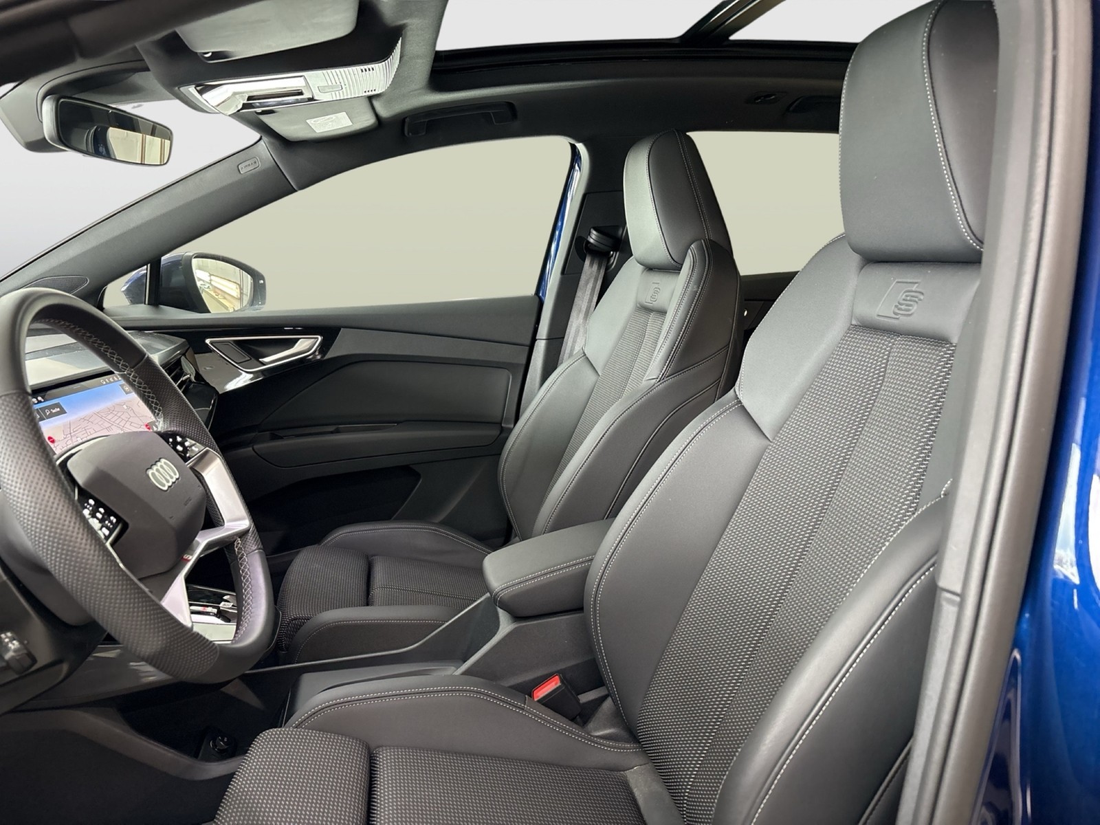 Audi Q4 e-tron 45 quattro S LINE PANO CAM ACC LM19