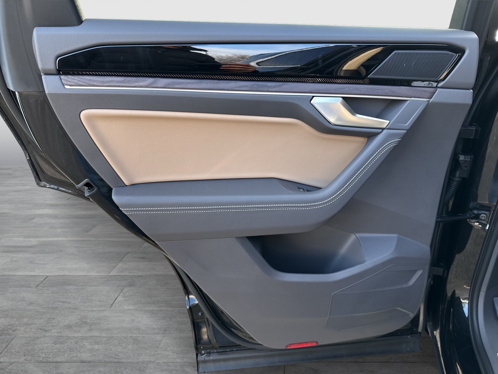 Volkswagen Touareg V6 TSI ELEGANCE NEUESMODELL AHK ACC LM20