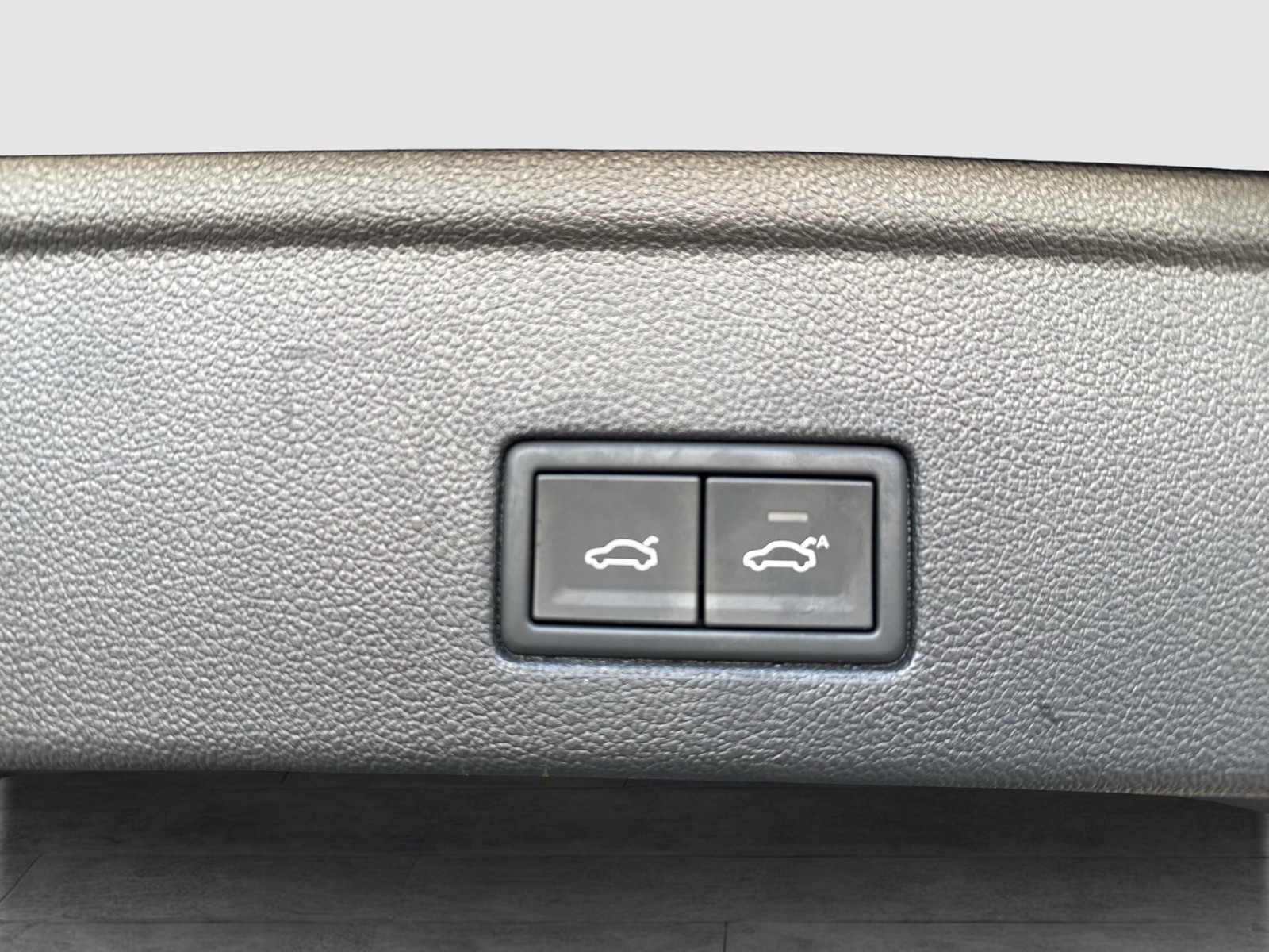 Volkswagen Touareg V6 TSI ELEGANCE NEUESMODELL AHK ACC LM20