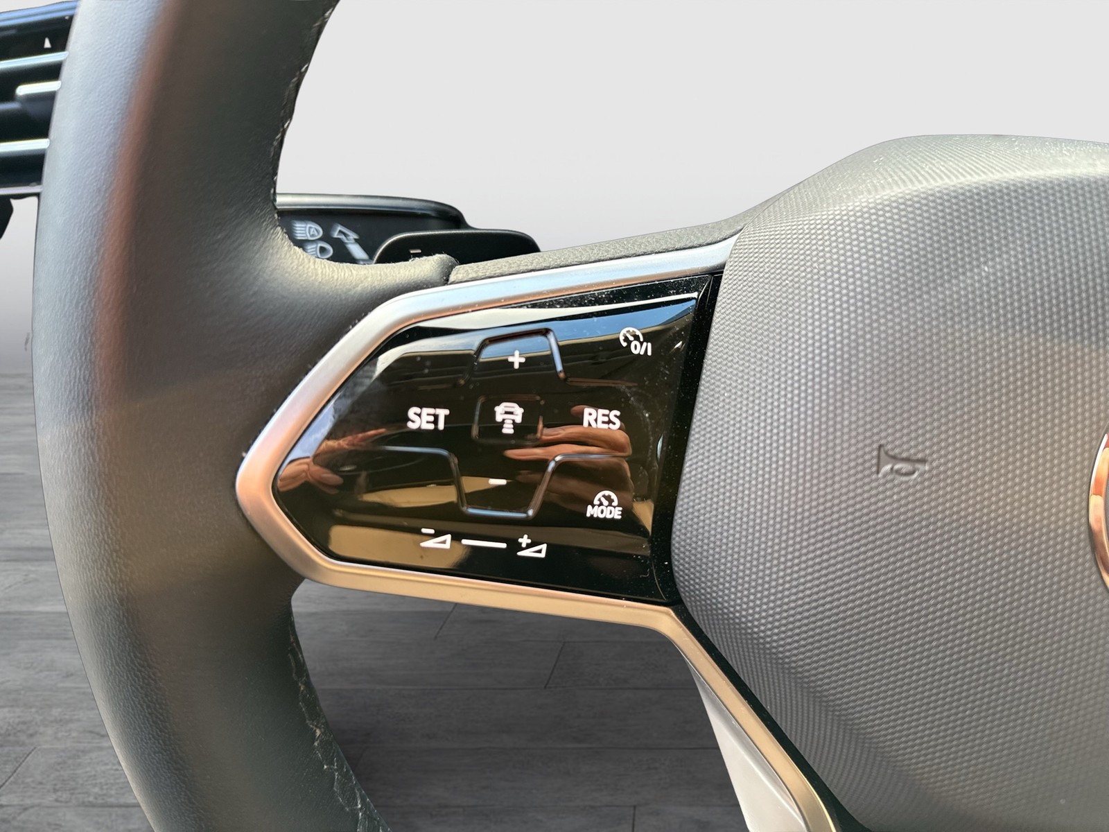 Volkswagen Touareg V6 TSI ELEGANCE NEUESMODELL AHK ACC LM20