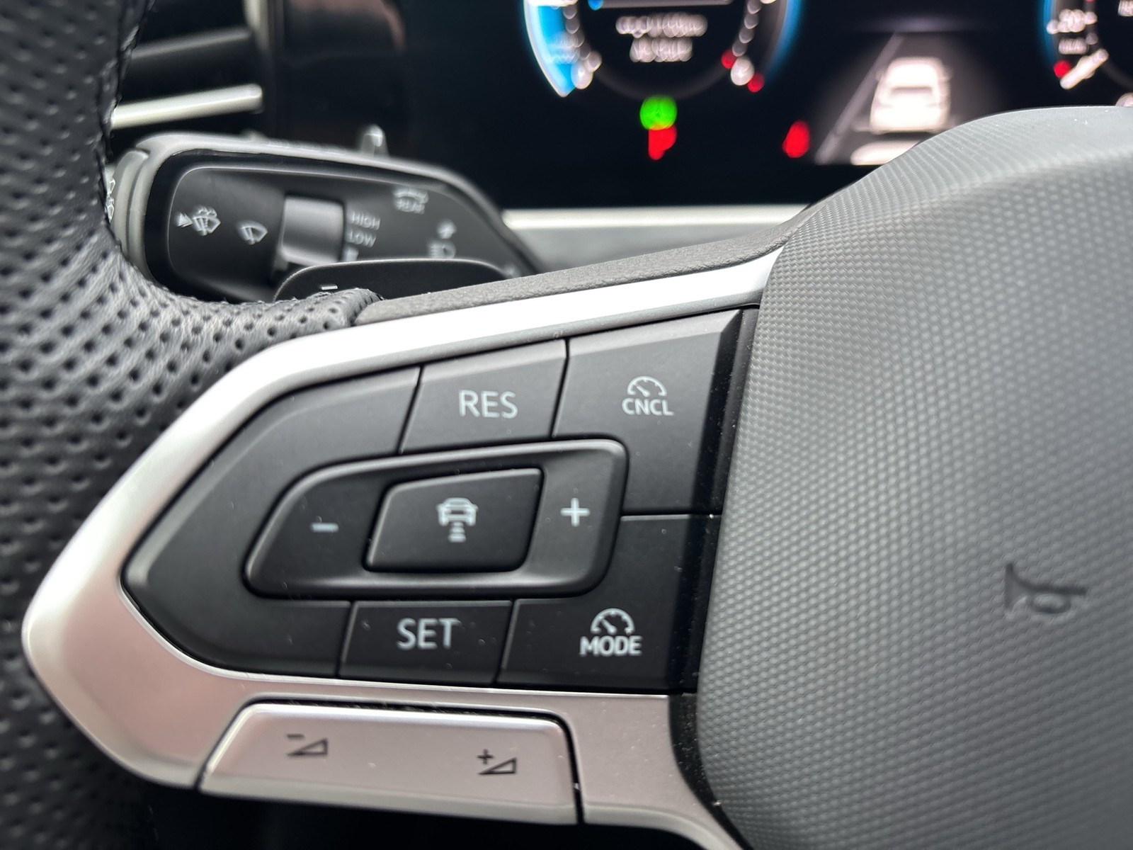 Volkswagen Passat Variant 2.0 R-LINE NEUESMODELL AHK 360CAM