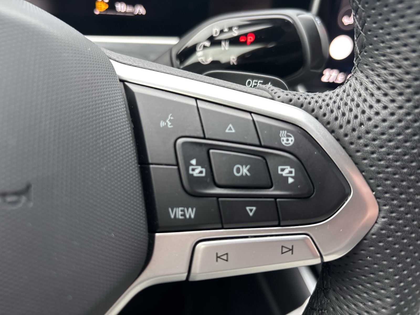 Volkswagen Passat Variant 2.0 R-LINE NEUESMODELL AHK 360CAM