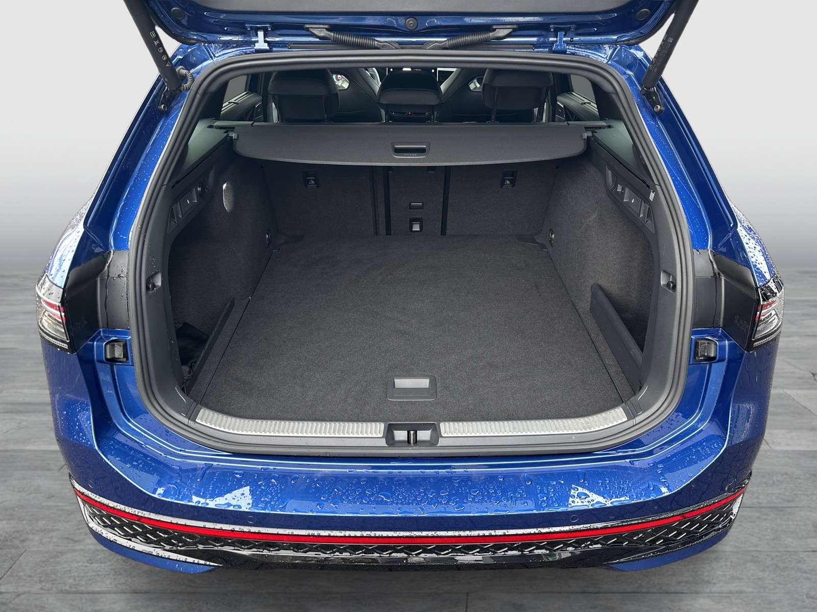 Volkswagen Passat Variant 2.0 R-LINE NEUESMODELL AHK 360CAM