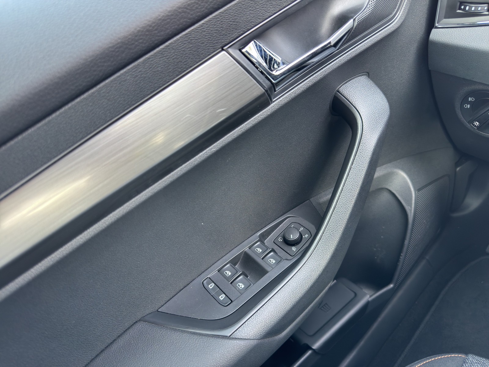 Skoda Karoq 1.0 CLEVER LM18 CARPLAY SITZHEIZUNG