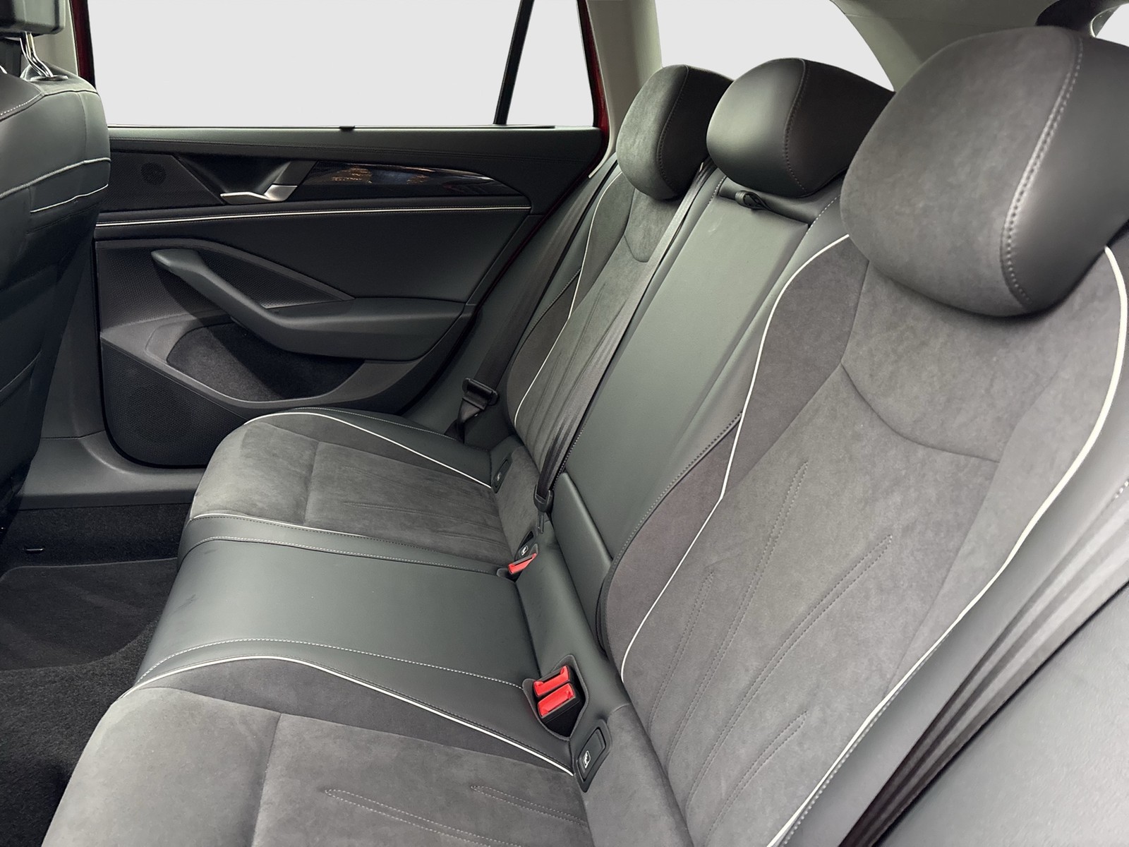 Volkswagen Passat Variant 1.5 eTSI BUSINESS NEUESMODELL CAM