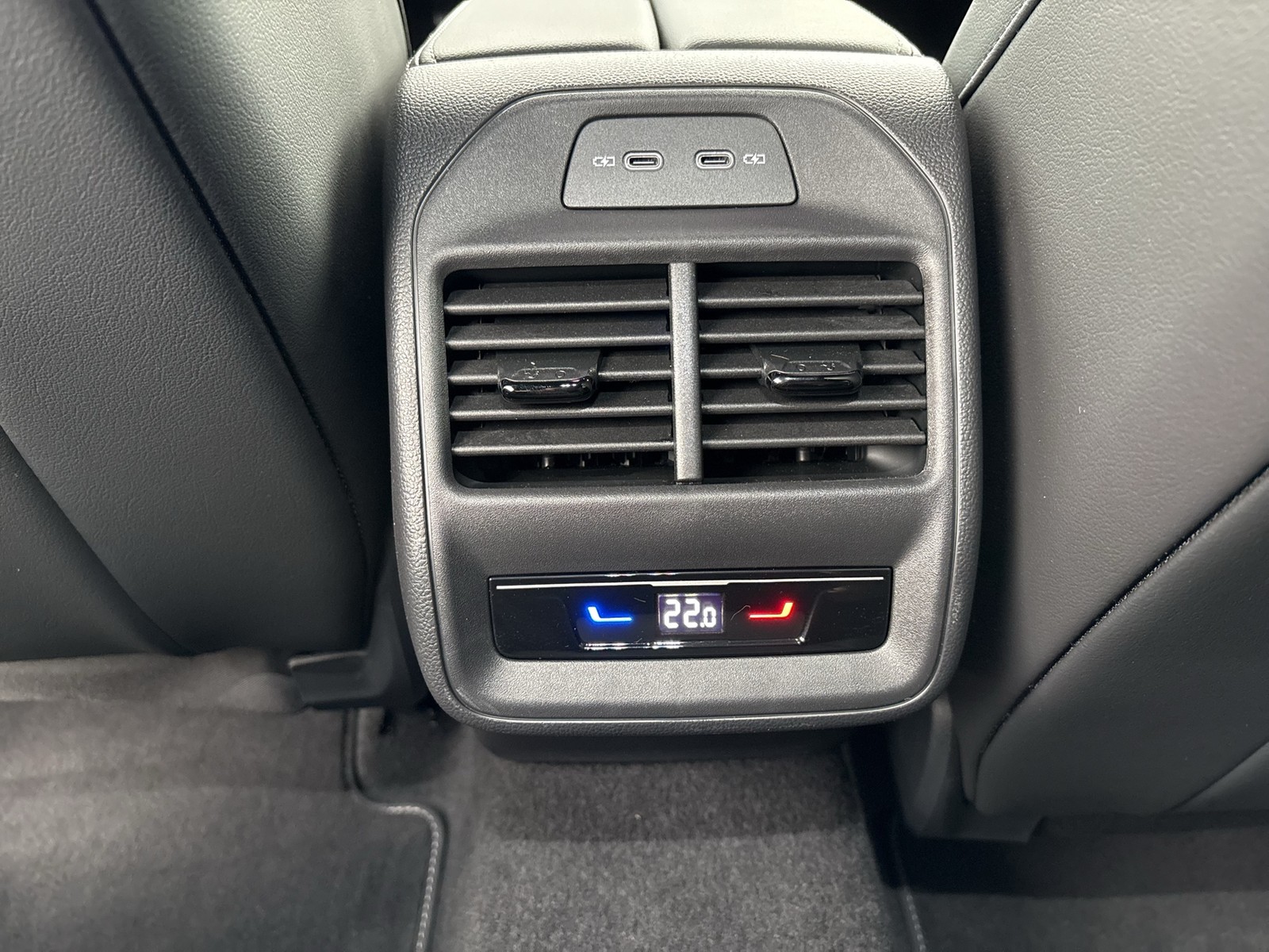 Volkswagen Passat Variant 2.0 R-LINE 4X4 NEUESMODELL AHK 19Z