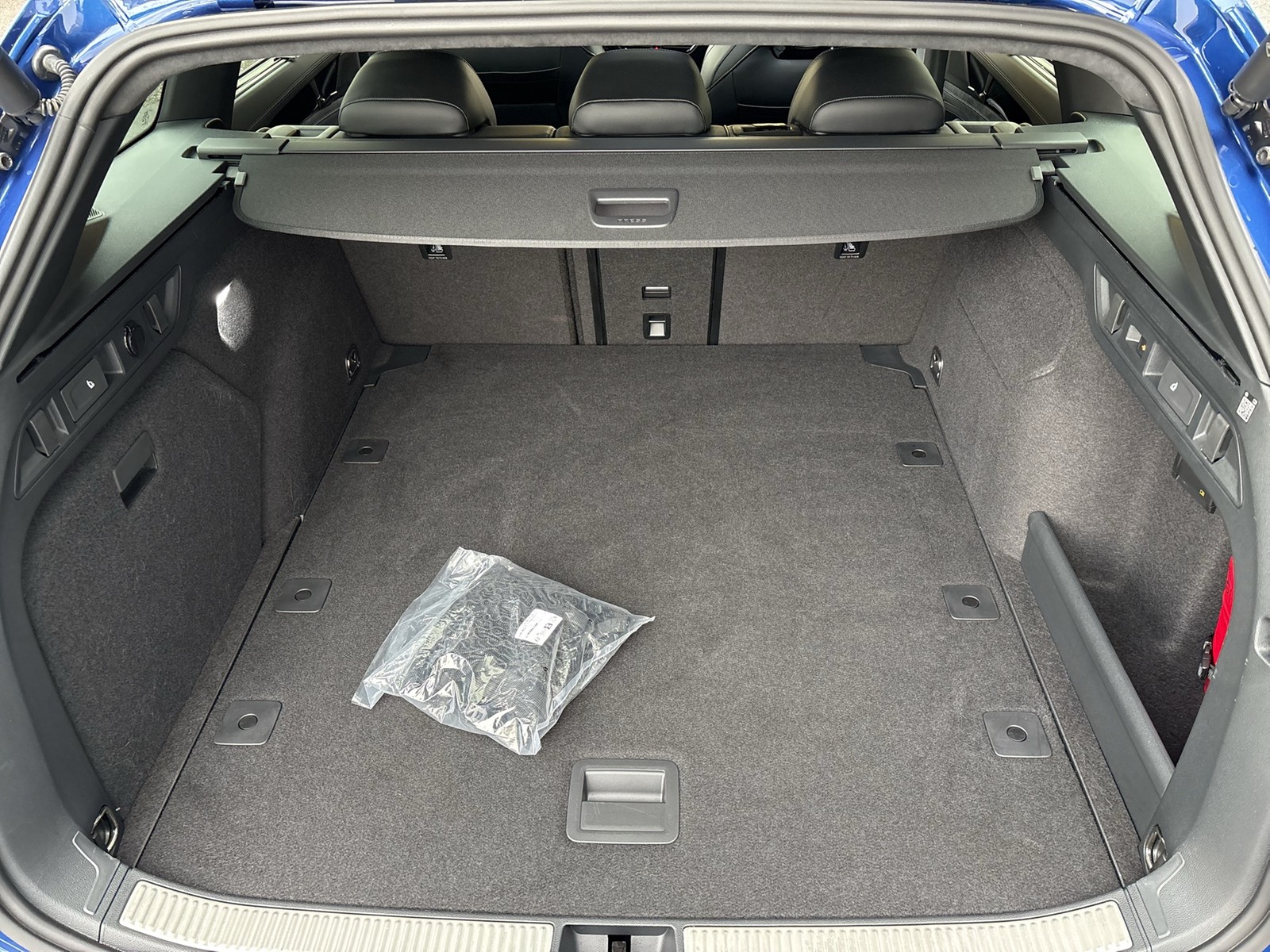 Volkswagen Passat Variant 2.0 R-LINE 4X4 NEUESMODELL AHK 19Z