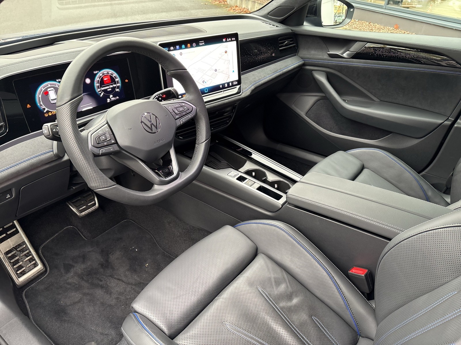 Volkswagen Passat Variant 2.0 R-LINE 4X4 NEUESMODELL AHK 19Z