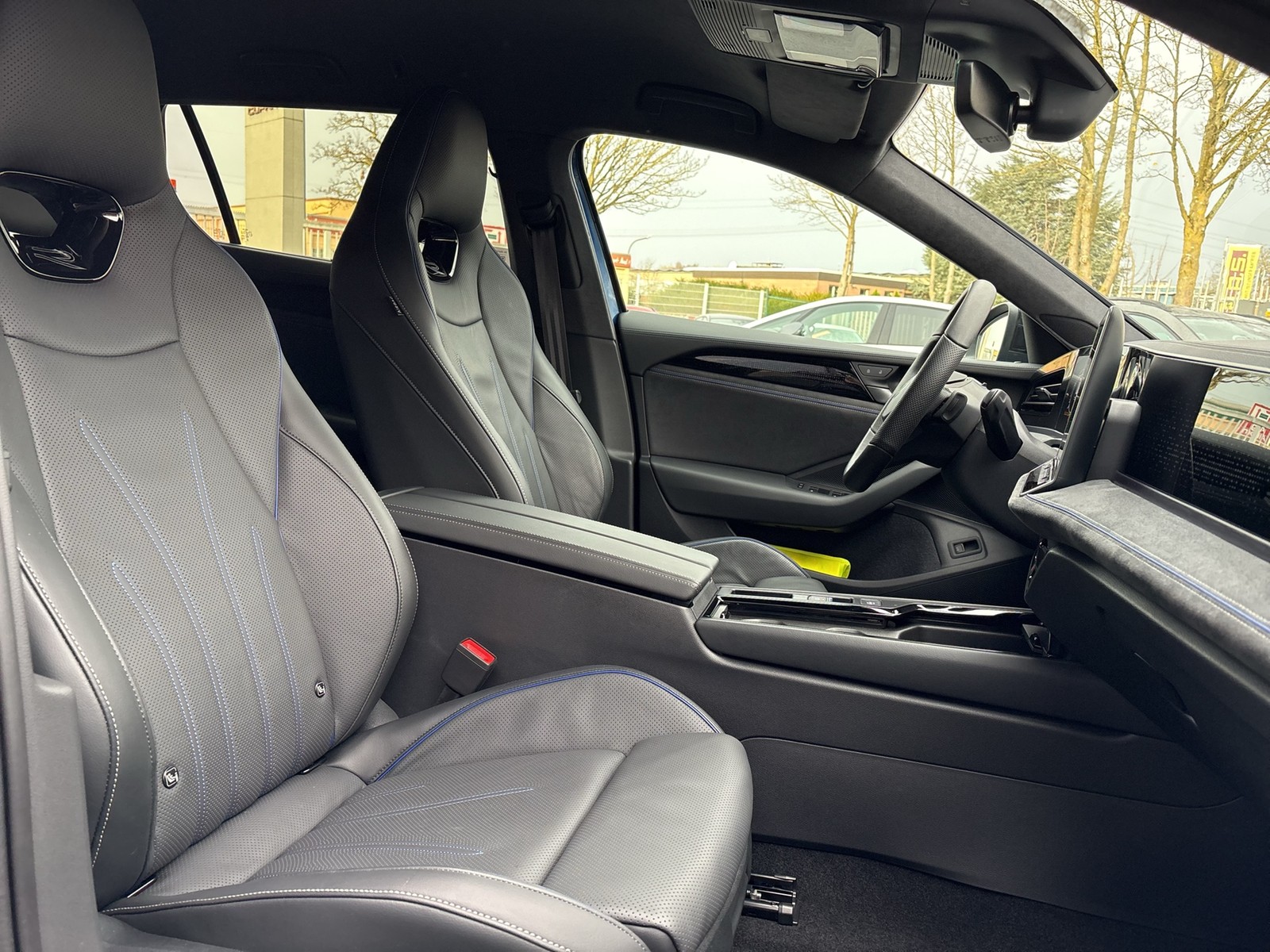 Volkswagen Passat Variant 2.0 R-LINE 4X4 NEUESMODELL AHK 19Z