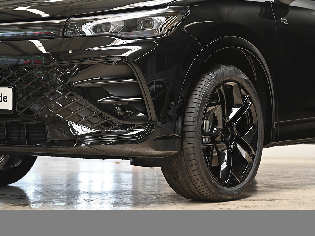 Volkswagen Tiguan 2.0 R-LINE 4X4 NEUESMODELL LEDER PANO 20Z