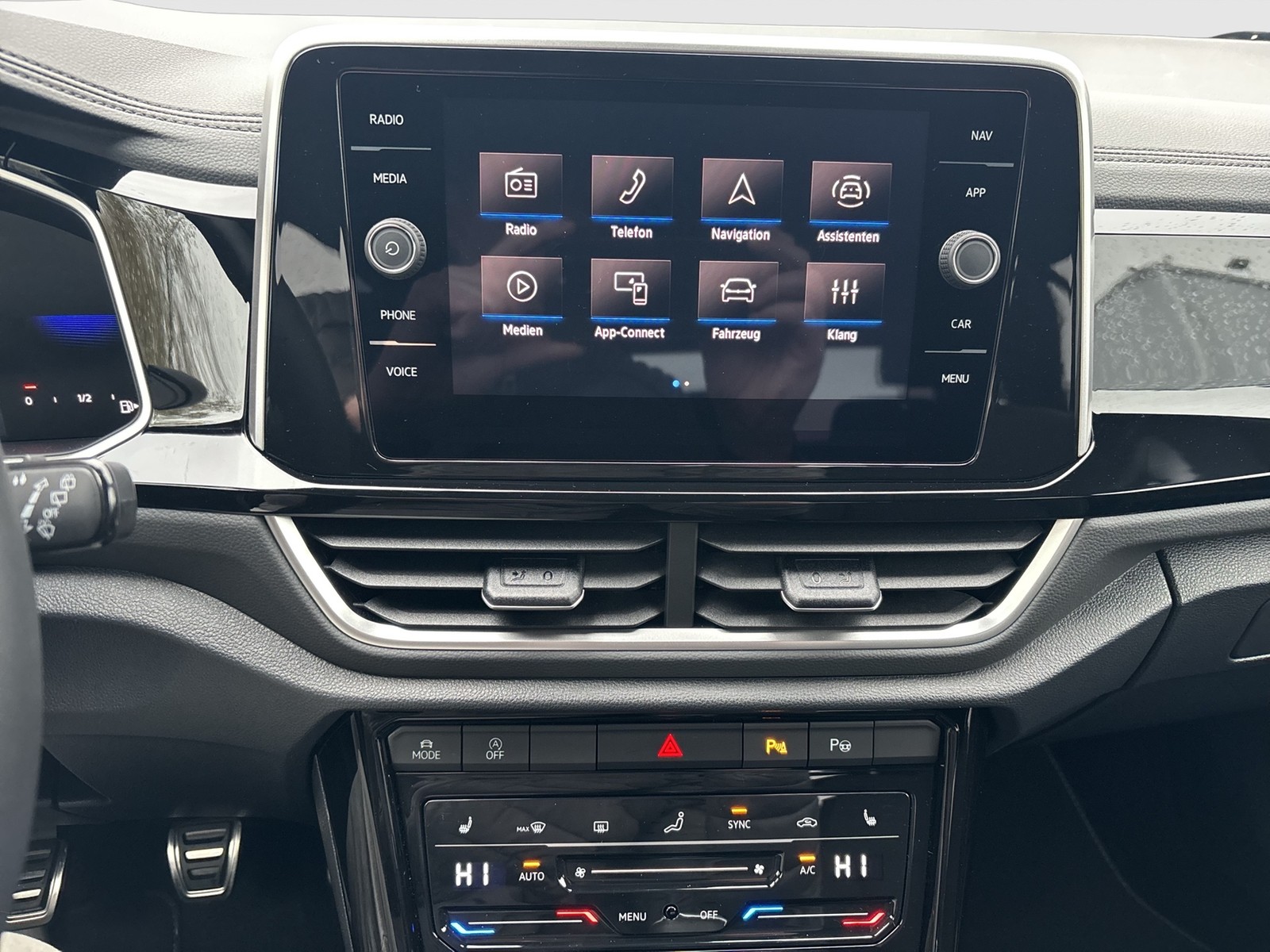 Volkswagen T-Roc 1.0 R-LINE ACC NAVI LM17 CARPLAY SITZHEIZ.