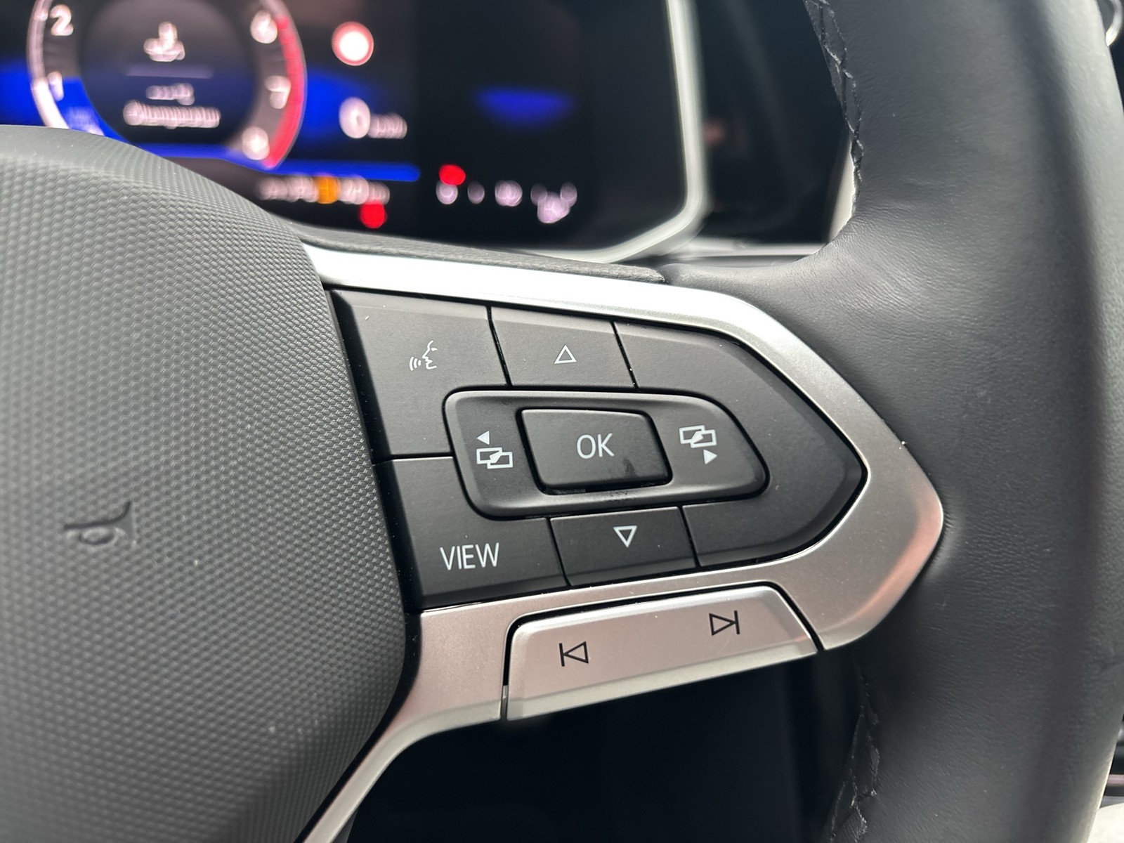 Volkswagen T-Roc 1.0 R-LINE ACC NAVI LM17 CARPLAY SITZHEIZ.