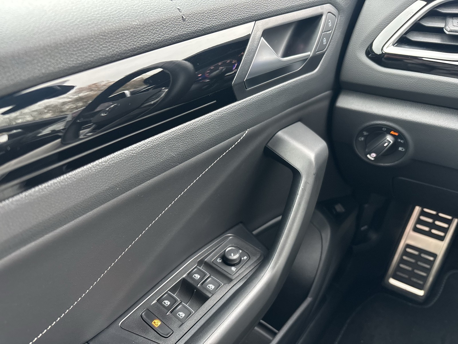 Volkswagen T-Roc 1.0 R-LINE ACC NAVI LM17 CARPLAY SITZHEIZ.