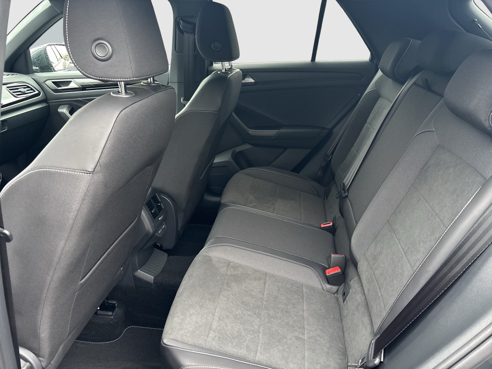 Volkswagen T-Roc 1.0 R-LINE ACC NAVI LM17 CARPLAY SITZHEIZ.