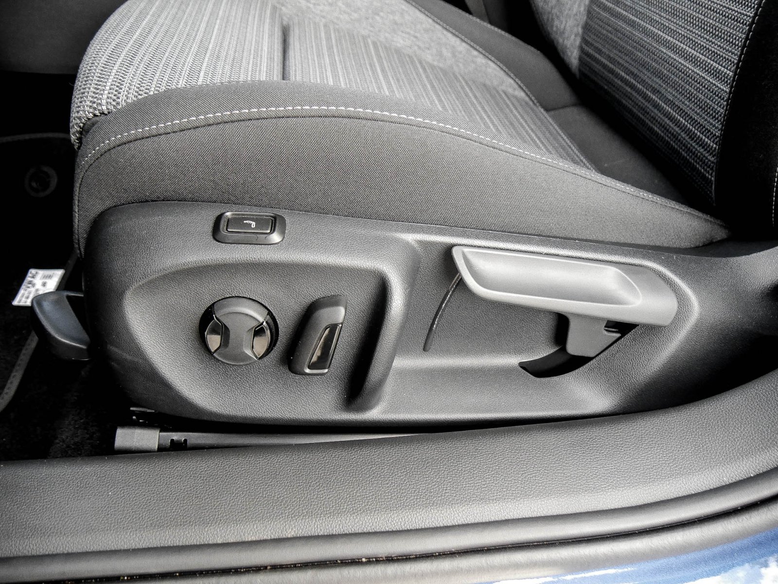 Skoda Superb Combi 2.0 SELECTION STANDHZ. AHK 360°CAM