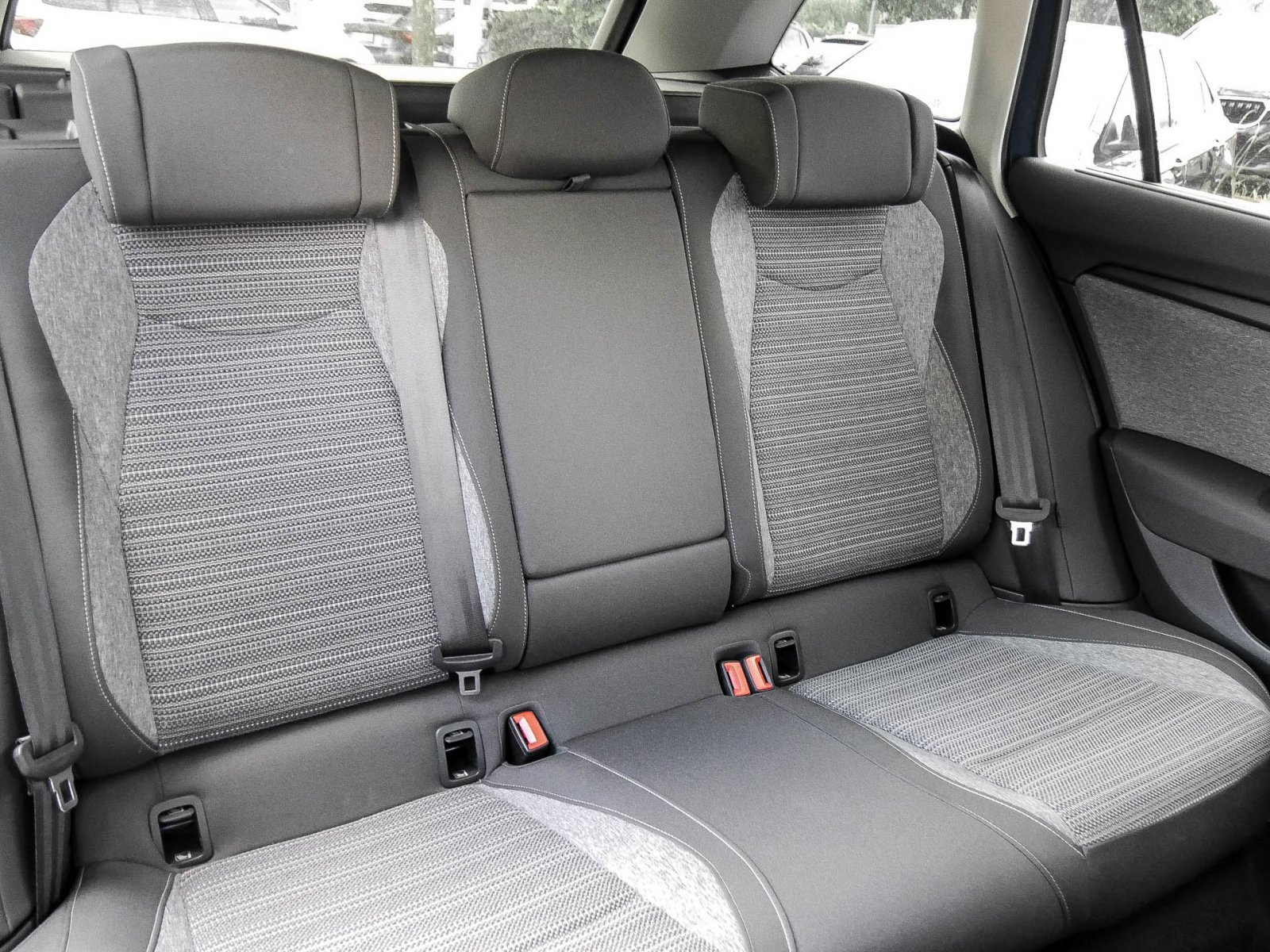 Skoda Superb Combi 2.0 SELECTION STANDHZ. AHK 360°CAM