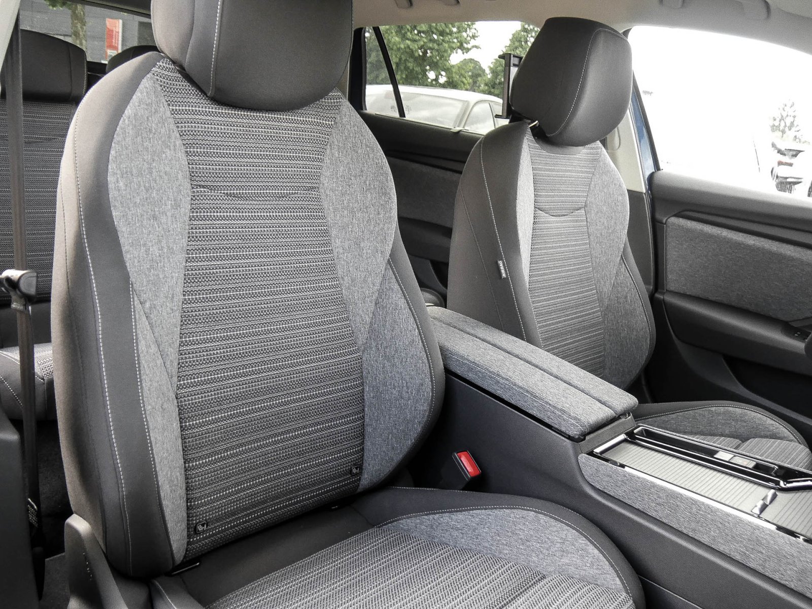 Skoda Superb Combi 2.0 SELECTION STANDHZ. AHK 360°CAM