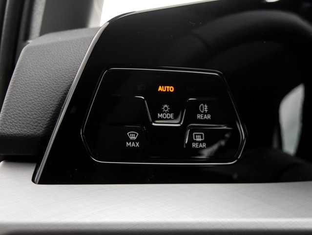 Volkswagen Golf 1.5 LIFE PANO CARPLAY ALU17" SITZHEIZ.