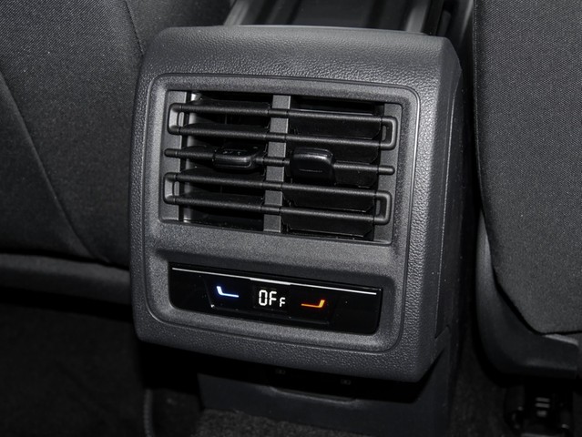 Volkswagen Golf 1.5 LIFE PANO CARPLAY ALU17" SITZHEIZ.