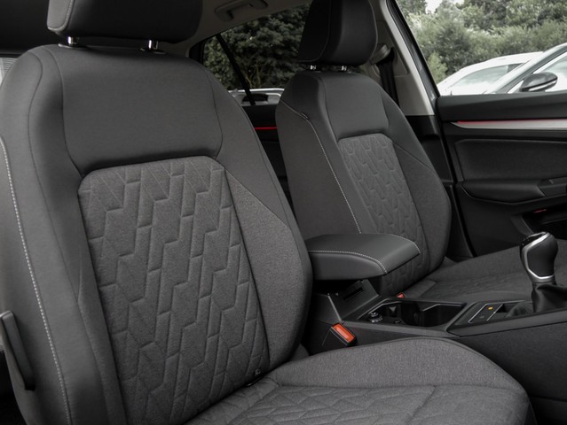 Volkswagen Golf 1.5 LIFE PANO CARPLAY ALU17" SITZHEIZ.