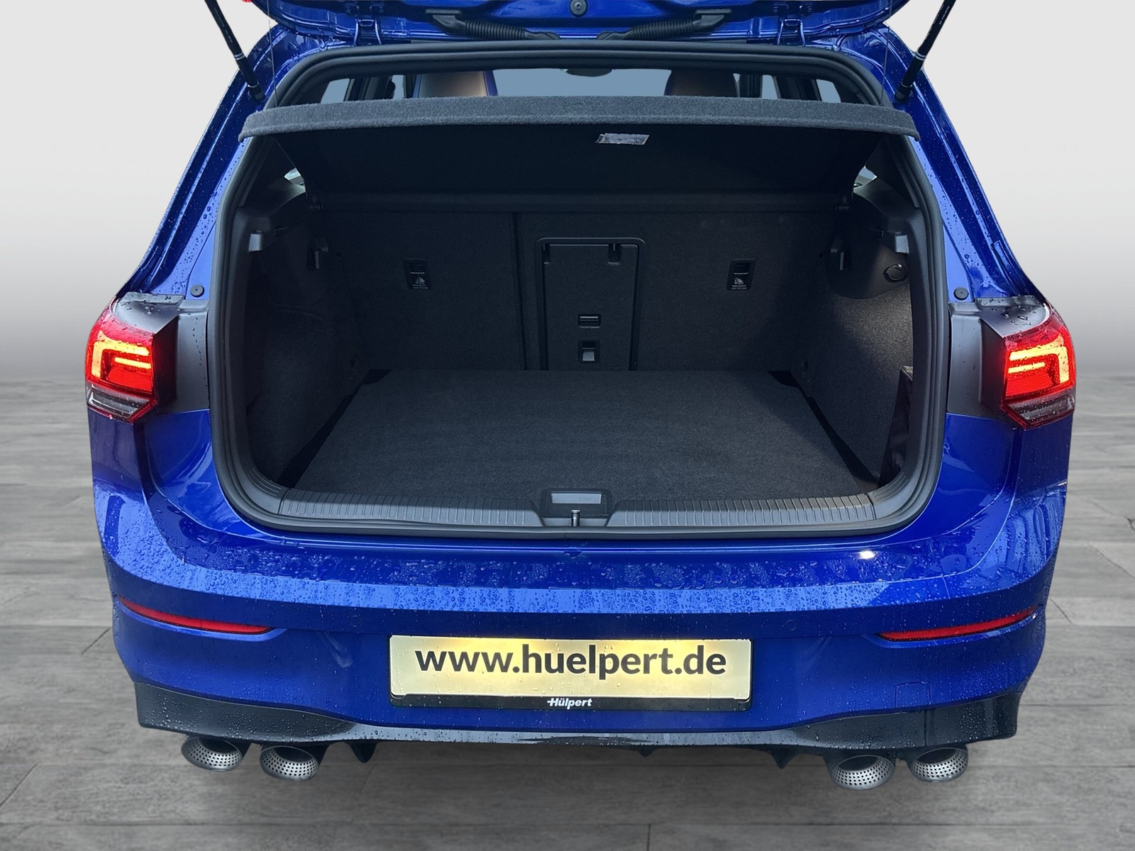Volkswagen Golf VIII 2.0 R 4X4 AKRAPOVIC ACC LM18 CARPLAY