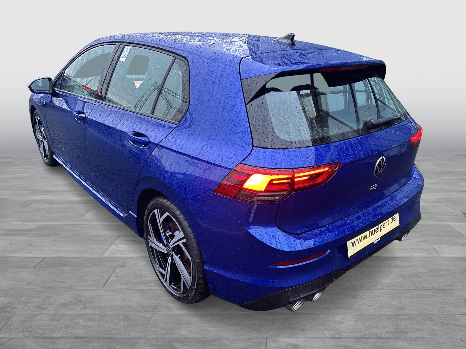 Volkswagen Golf VIII 2.0 R 4X4 AKRAPOVIC ACC LM18 CARPLAY