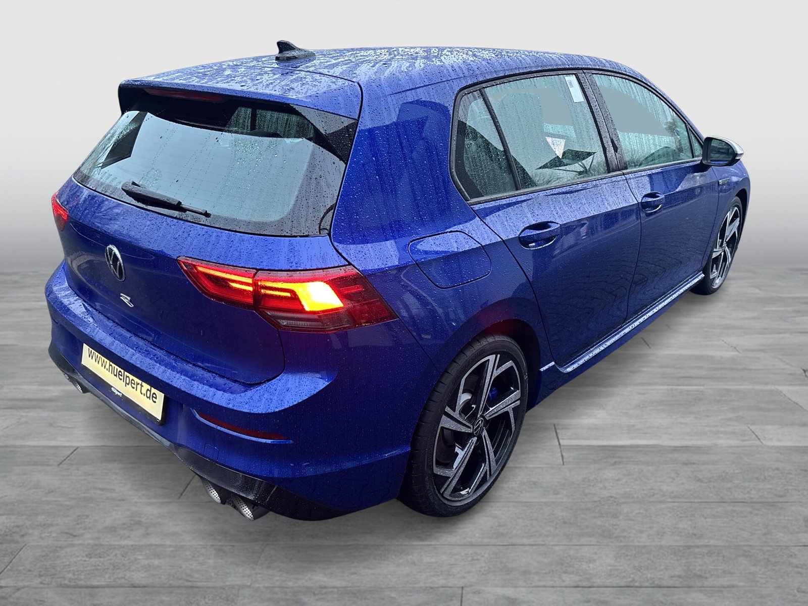 Volkswagen Golf VIII 2.0 R 4X4 AKRAPOVIC ACC LM18 CARPLAY