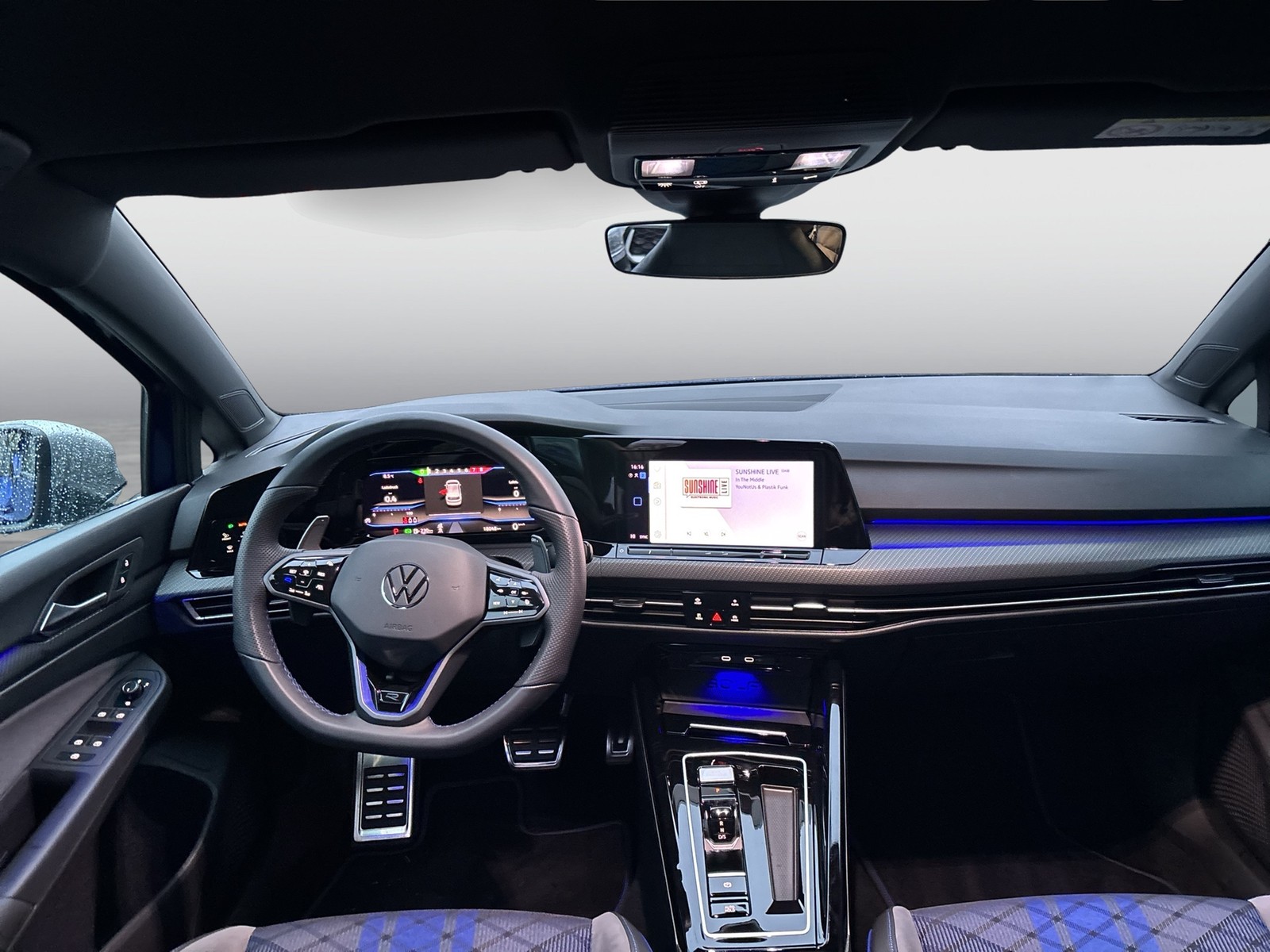 Volkswagen Golf VIII 2.0 R 4X4 AKRAPOVIC ACC LM18 CARPLAY