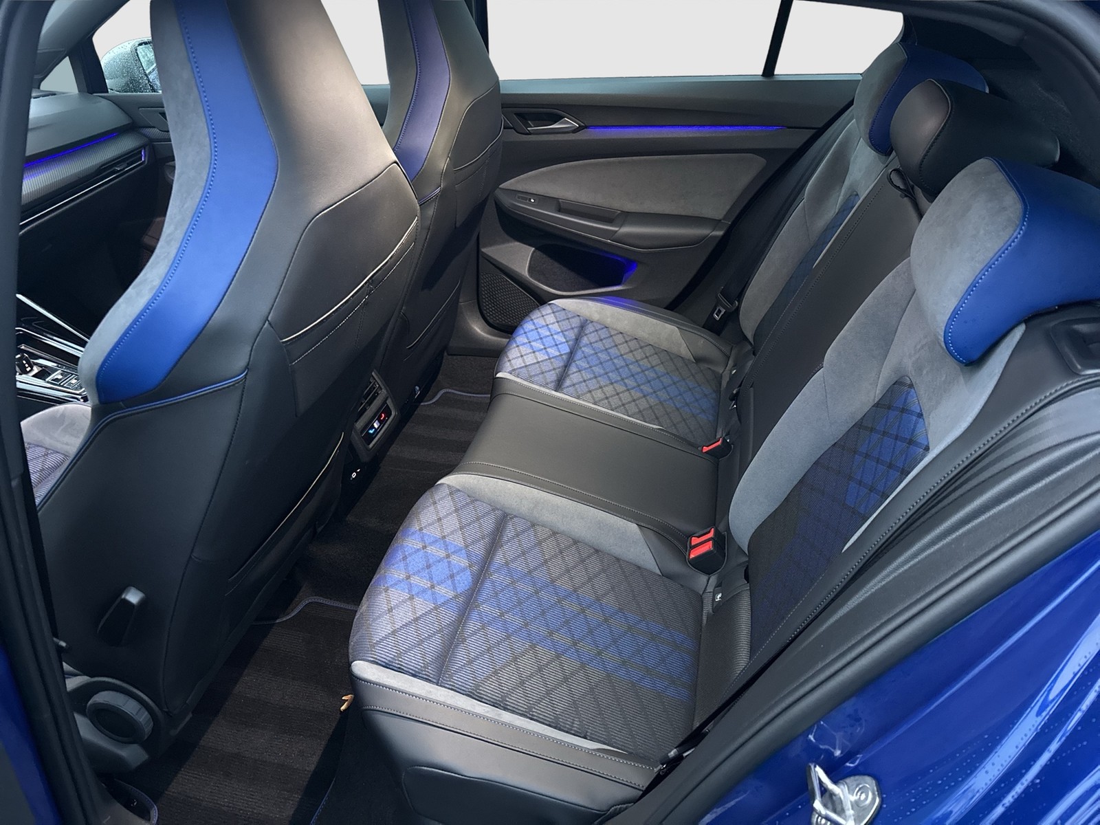 Volkswagen Golf VIII 2.0 R 4X4 AKRAPOVIC ACC LM18 CARPLAY