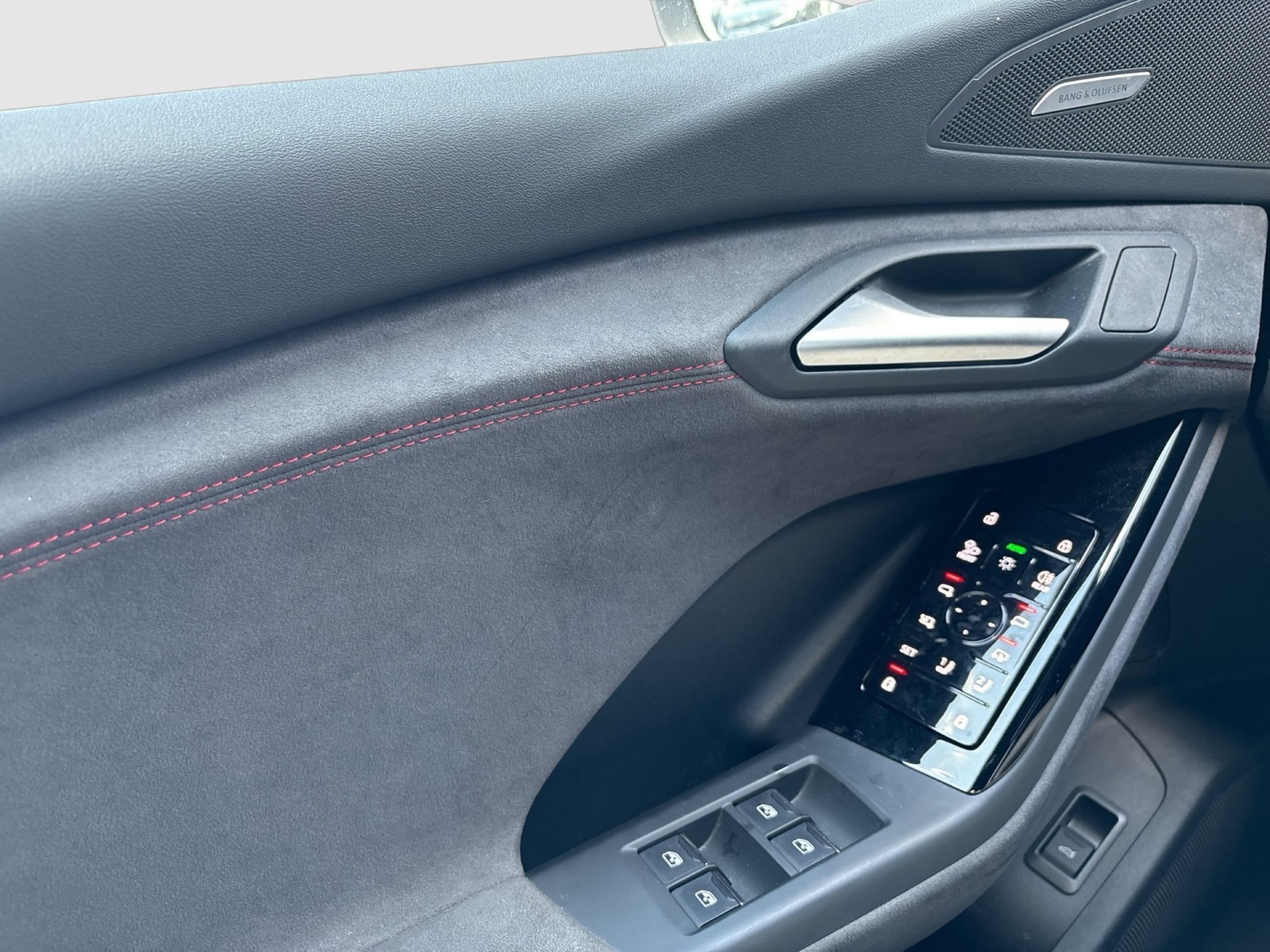Audi Q6 e-tron quattro S LINE TECHPRO 21" SPORTSOUND