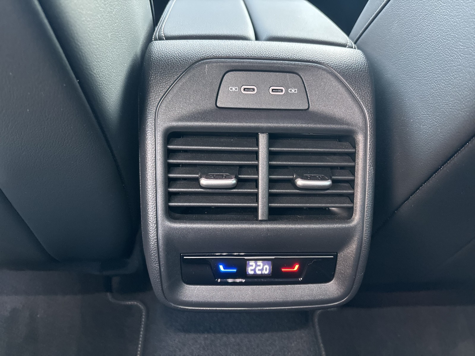 Volkswagen Passat Variant 2.0 R-LINE 4X4 NEUESMODELL AHK 18Z