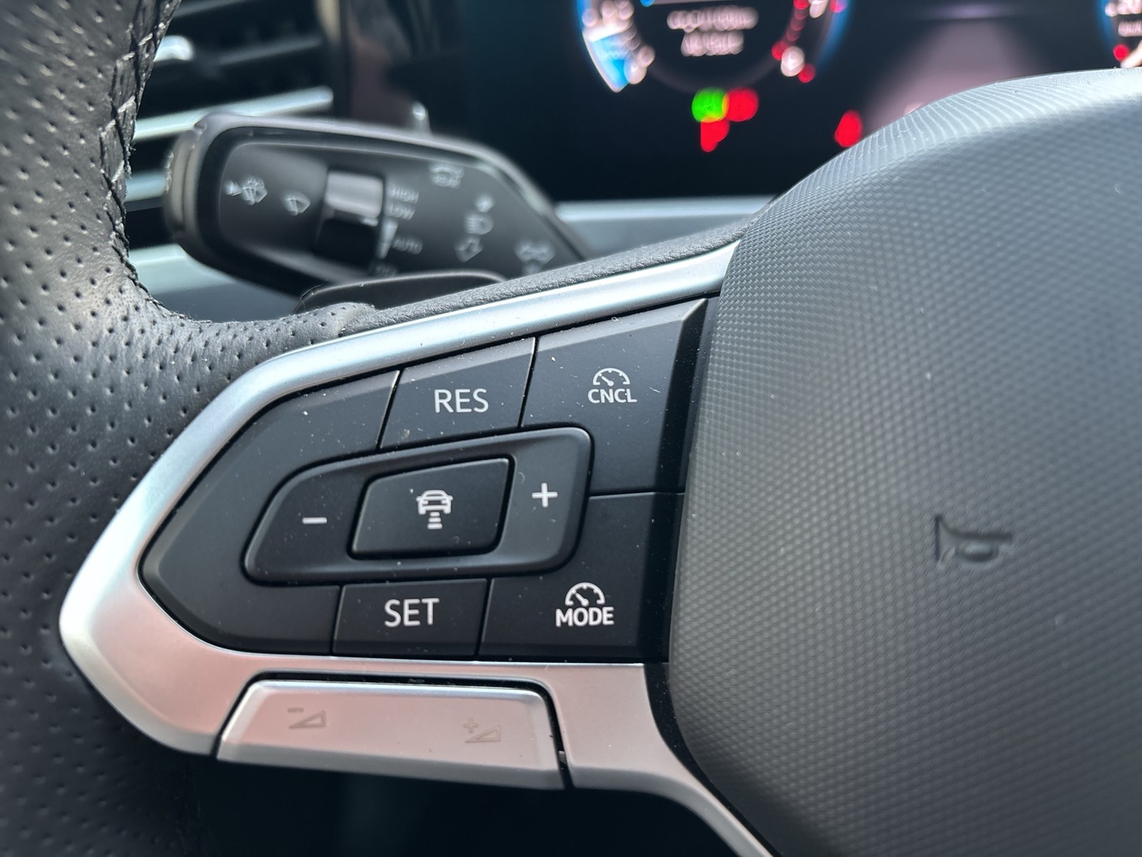 Volkswagen Passat Variant 2.0 R-LINE 4X4 NEUESMODELL AHK 18Z