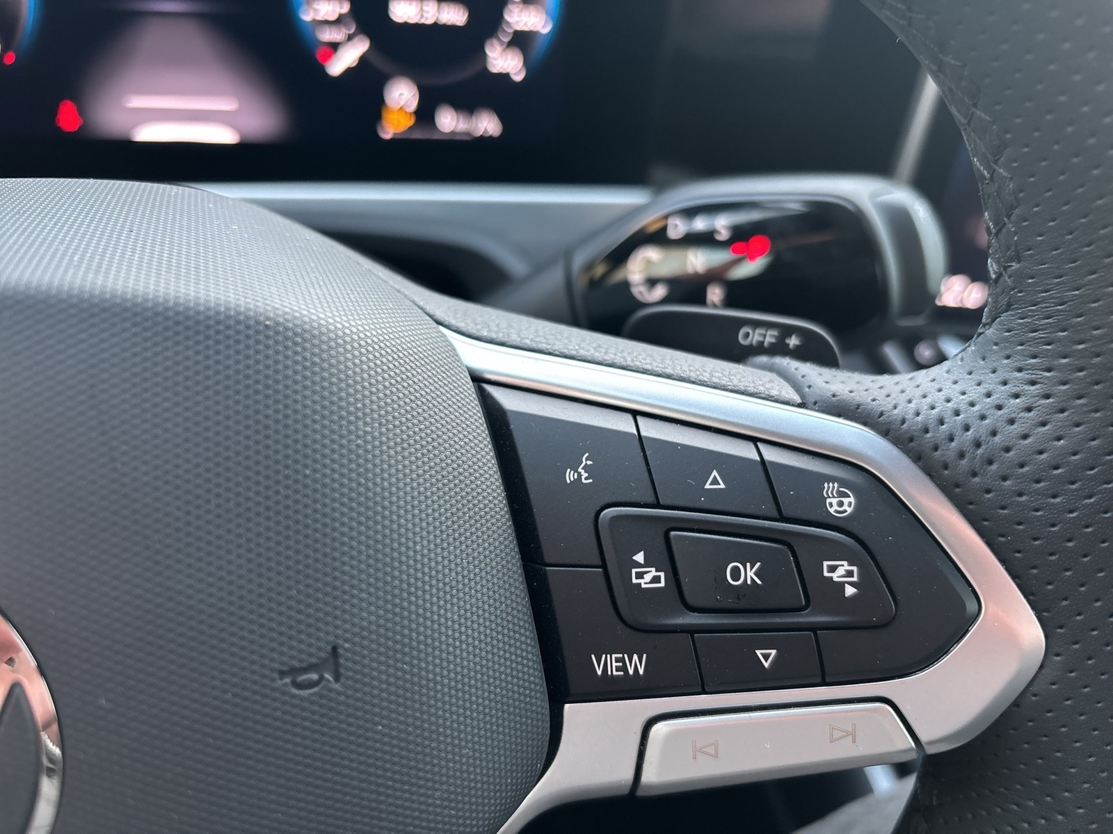 Volkswagen Passat Variant 2.0 R-LINE 4X4 NEUESMODELL AHK 18Z