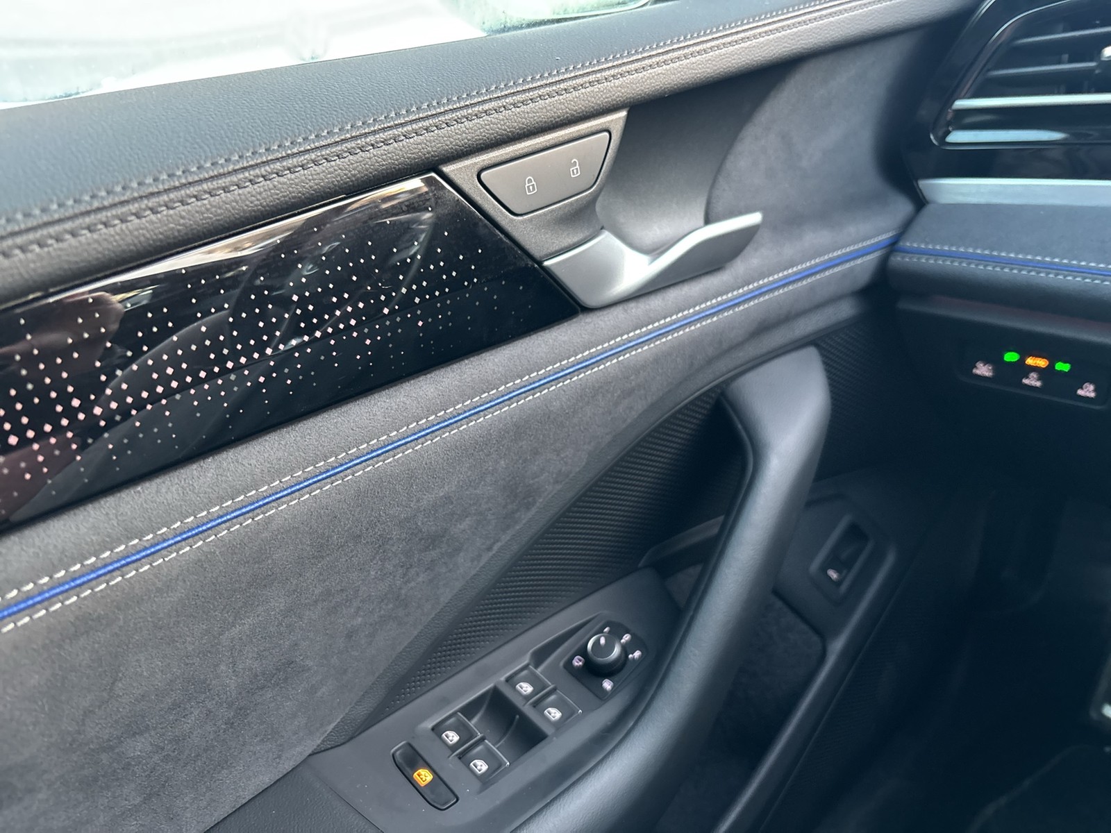 Volkswagen Passat Variant 2.0 R-LINE 4X4 NEUESMODELL AHK 18Z