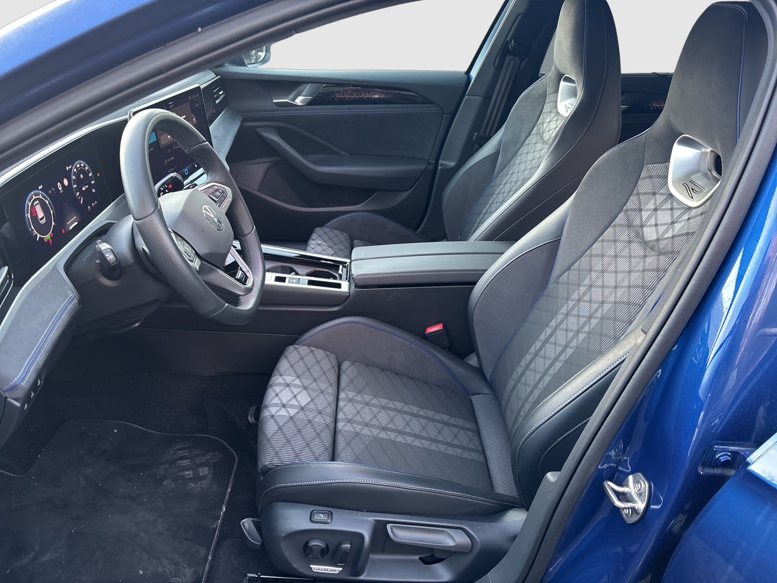 Volkswagen Passat Variant 2.0 R-LINE 4X4 NEUESMODELL AHK 18Z